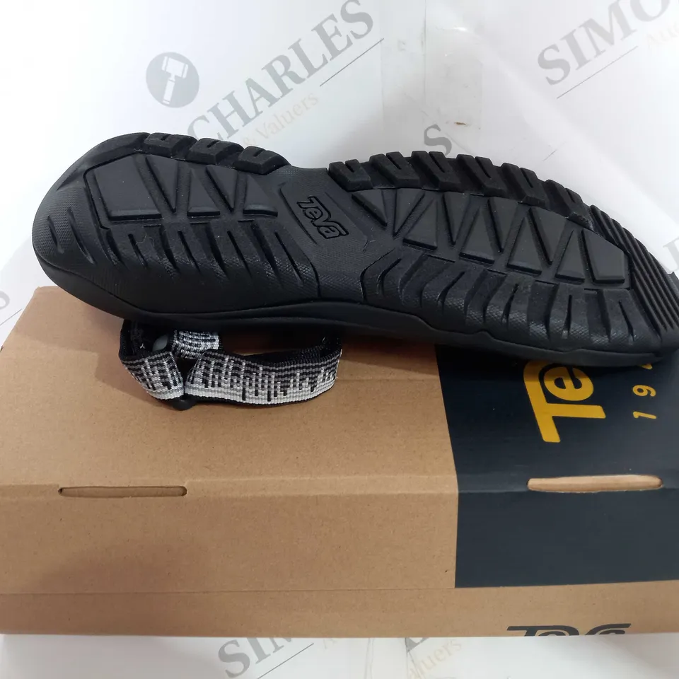 BOXED TEVA WOMENS HURRICANE XLT2 SANDALS - UK 8