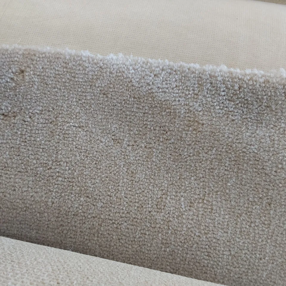 ROLL OF QUALITY ROYAL VELVET REMWOOD CARPET APPROXIMATELY 4M × 7.8M