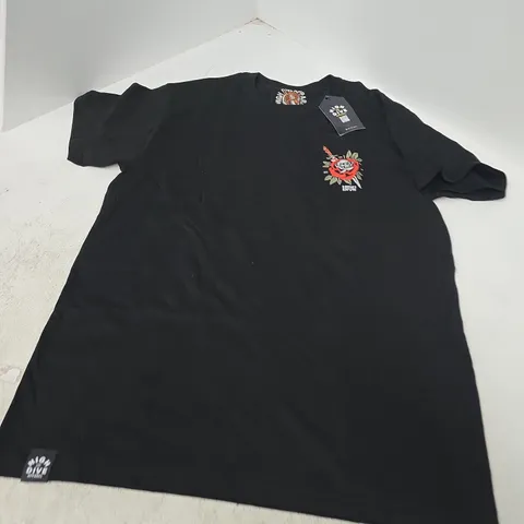 BLACK T-SHIRT BY HIGH DIVE – LARGE, GRAPHIC SKULL ROSE DESIGN