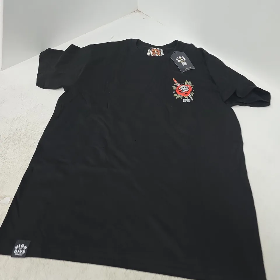 BLACK T-SHIRT BY HIGH DIVE – LARGE, GRAPHIC SKULL ROSE DESIGN