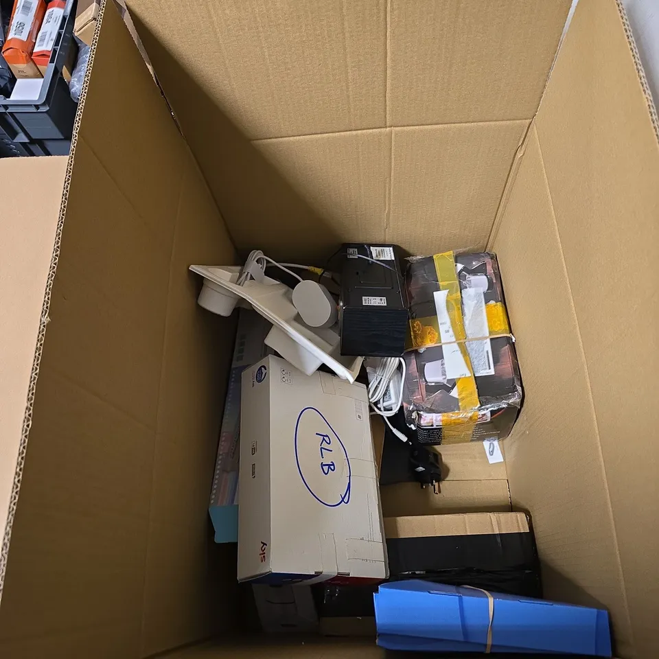 BOX OF APPROXIMATELY 8 ASSORTED ELECTRICAL ITEMS INCLUDING BT HUB , SKY HUB AND LED MOTION SENSOR 