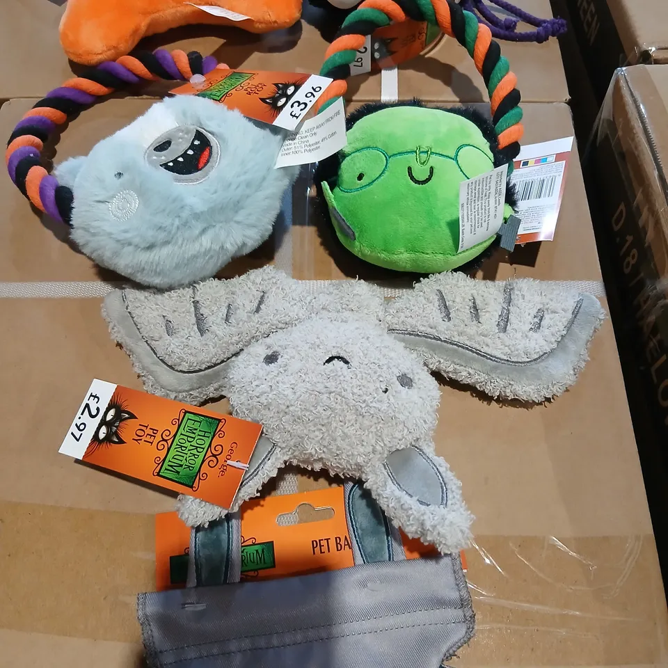 LARGE PALLET OF ASSORTED BRAND NEW HALLOWEEN THEMED PET TOYS