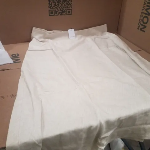 BOX CONTAINING APPROXIMATELY 22X BRAND NEW JD WILLIAMS FIT AND FLARE SKIRTS - COLOUR SAND - SIZE 24