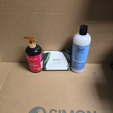 APPROXIMATELY 15 ASSORTED HEALTH & BEAUTY PRODUCTS TO INCLUDE BOOTS SHAMPOO, TROPIC FACIAL PADS, MIELLE LEAVE IN CONDITIONER ETC - COLLECTION ONLY