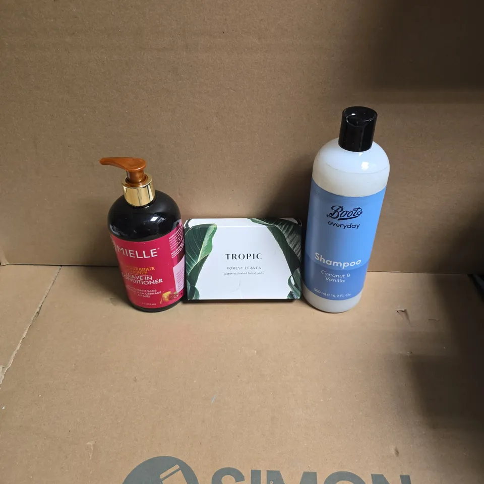 APPROXIMATELY 15 ASSORTED HEALTH & BEAUTY PRODUCTS TO INCLUDE BOOTS SHAMPOO, TROPIC FACIAL PADS, MIELLE LEAVE IN CONDITIONER ETC - COLLECTION ONLY 