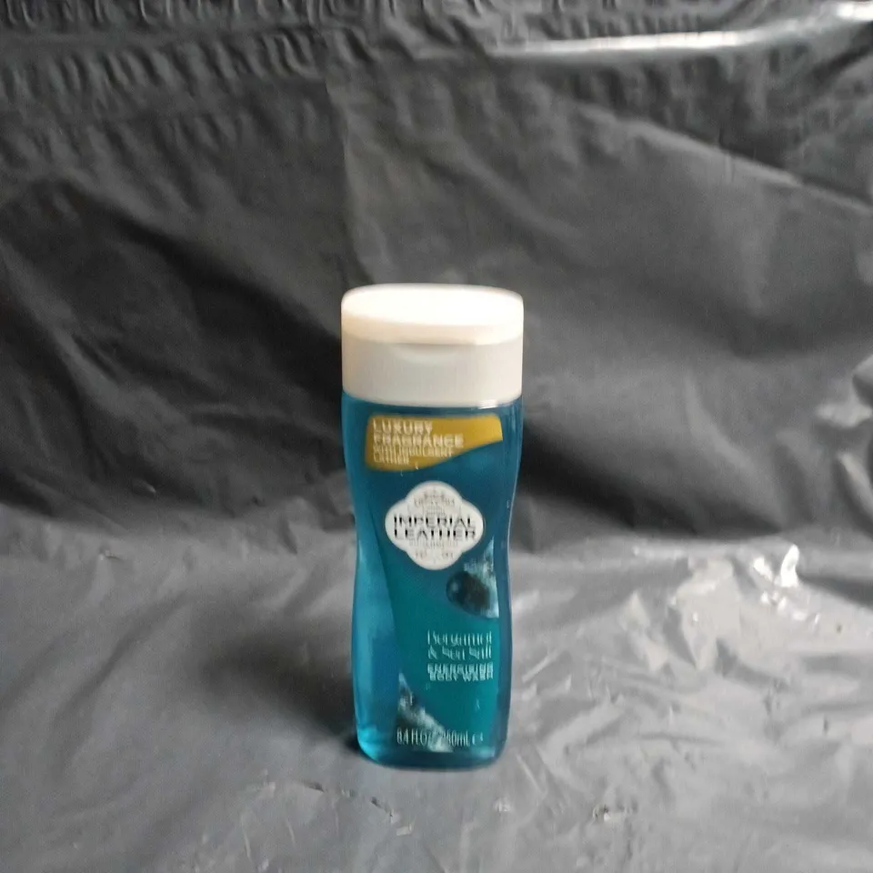 APPROXIMATELY 25 ASSORTED COSMETICS ITEMS TO INCLUDE CONDITIONER, BODY WASH AND HAIR REMOVAL WAX