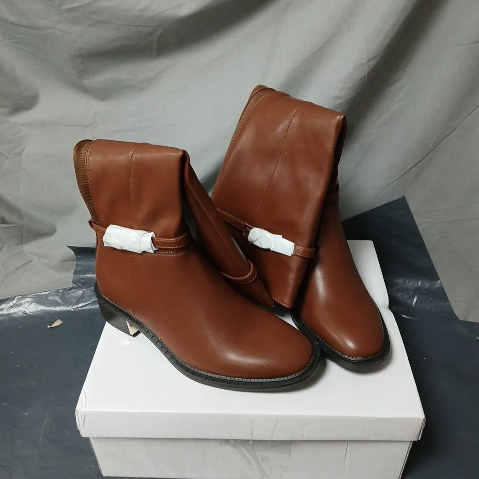 TAN RIDING BOOTS SIZE 3 BOXED 