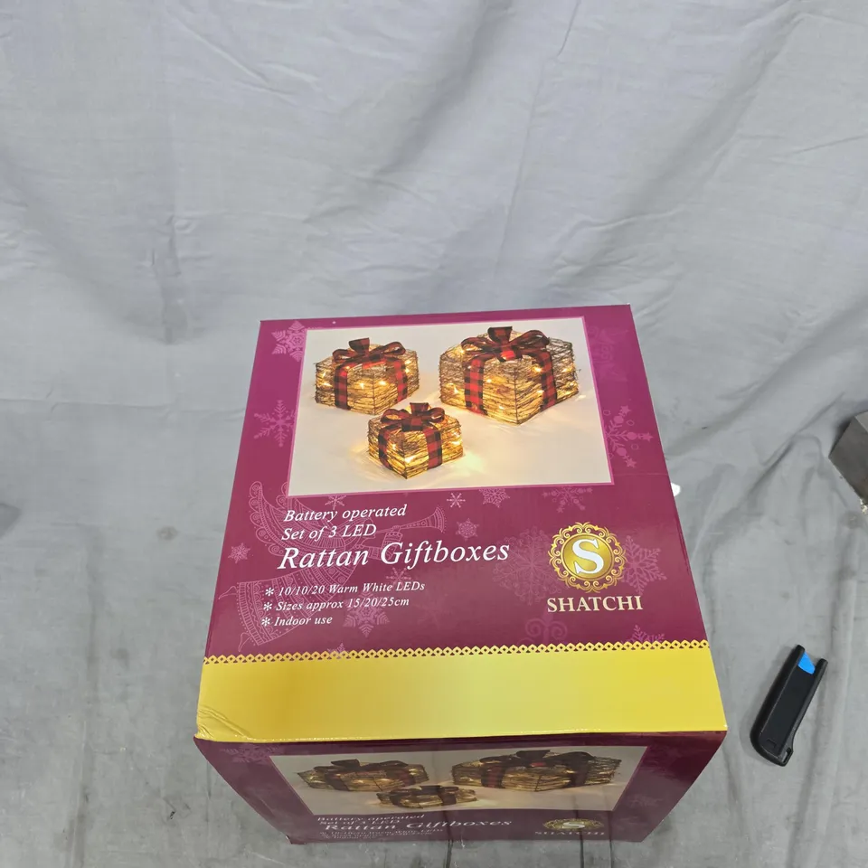 BOX OF FOUR LED BATTERY POWERED  RATTAN GIFTBOXES 