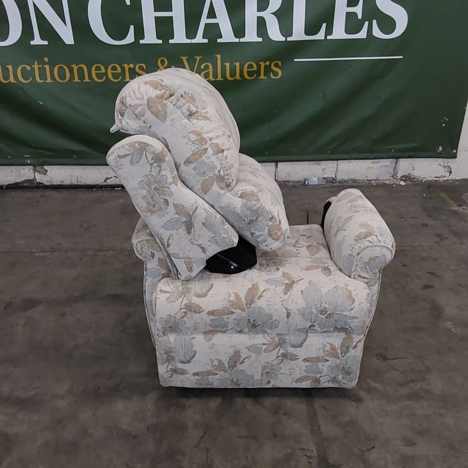 QUALITY G PLAN DESIGNER NEWMARKET LARGE DUAL ELEVATE CHAIR IN MEADOW BLUSH FABRIC