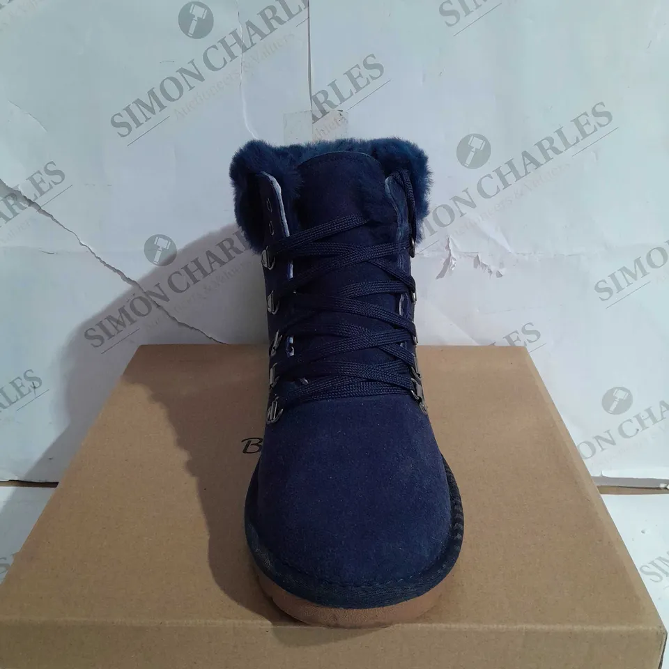 BOXED BONOVA SHEEPSKIN BOOTS NAVY - SIZE 5