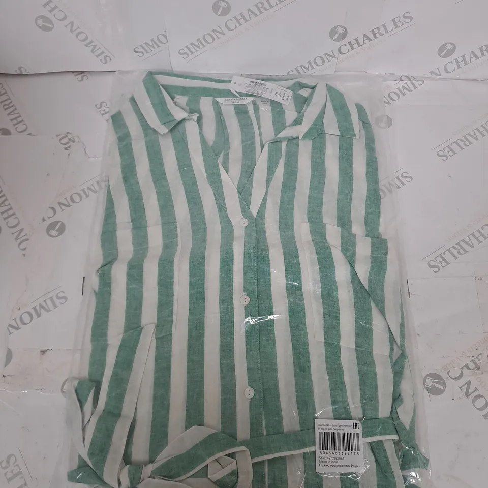 BAGGED ACCESSORIZE GREEN AND WHITE STRIPE DIPPED HEM SHIRT SIZE 20-22