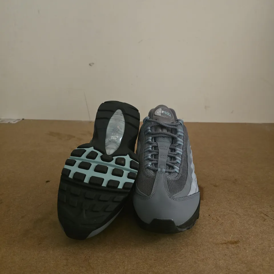 NIKE AIR MAX 95 UK SIZE 8