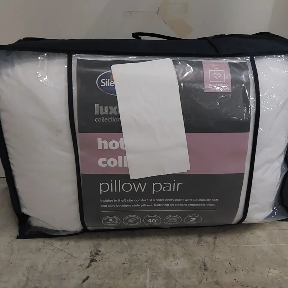 BAGGED SILENT NIGHT LUXURY PILLOW PAIR (1 ITEM)