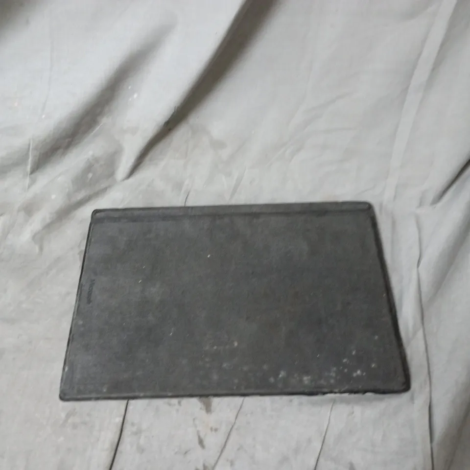 MICROSOFT SURFACE PRO 5 TABLET WITH KEYBOARD – SILVER (VERIFY MODEL) - CRACKED SCREEN