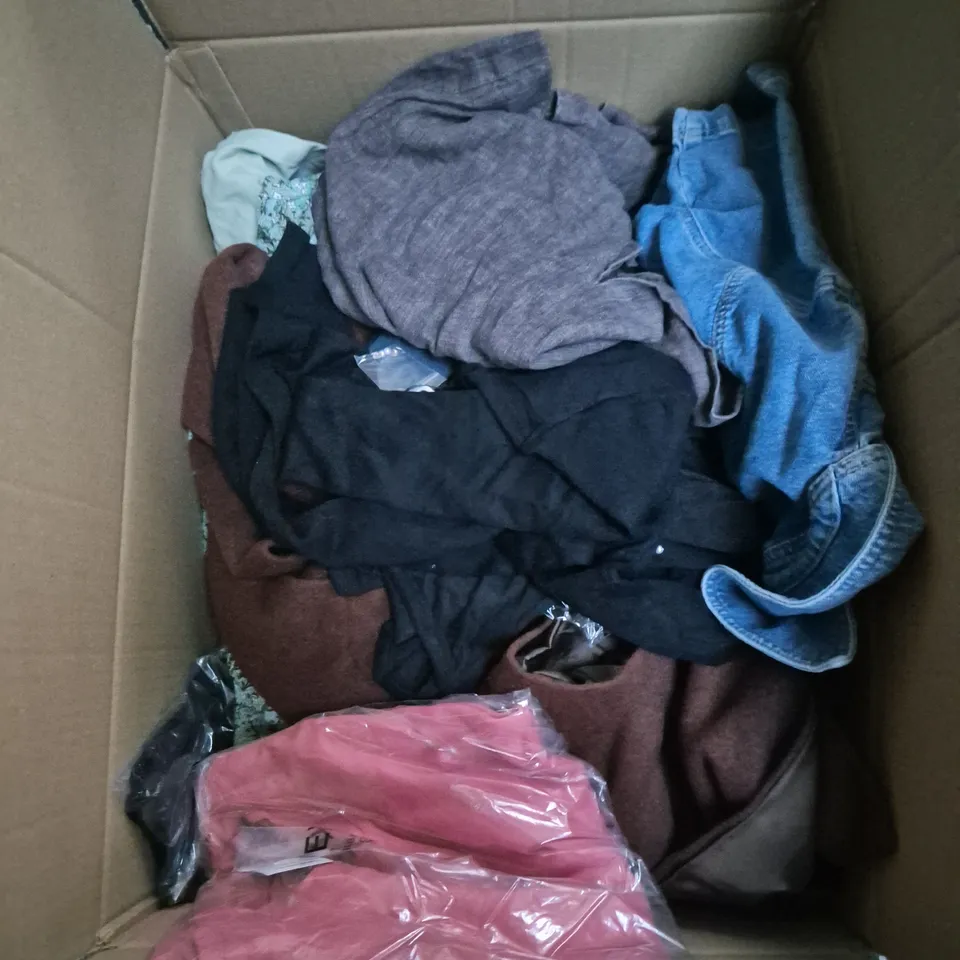APPROXIMATELY 25 ASSORTED CLOTHING AND FASHION PRODUCTS IN VARIOUS STYLES AND SIZES - COLLECTION ONLY
