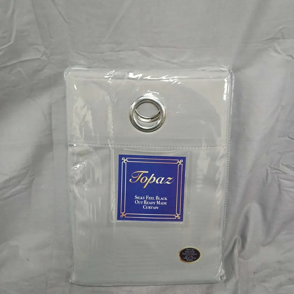 BOX OF APPROX 10 TOPAZ SILKY FEEL BLACK OUT READY MADE CURTAINS 