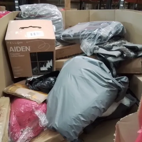 PALLET CONTAINING VARIOUS ASSORTED BOXED HOUSEHOLD ITEMS TO INCLUDE: COFFEE MACHINE, WEIGHTED BLANKET, PET CARRIERS AND LOTS MORE UNMARKED BOXED ITEMS 