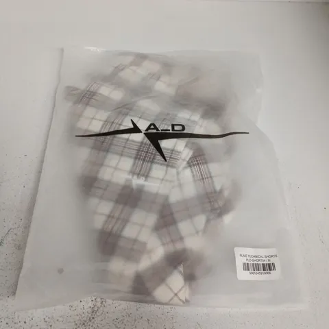 BAGGED AFFILIATED PLAID TECHNICAL SHORTS - MEDIUM 