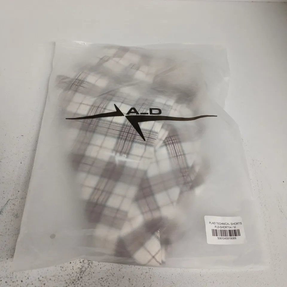 BAGGED AFFILIATED PLAID TECHNICAL SHORTS - MEDIUM