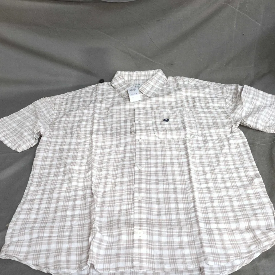 HOLLISTER BAGGY FIT PLAID SHORT SLEEVE SHIRT – BROWN, SIZE M