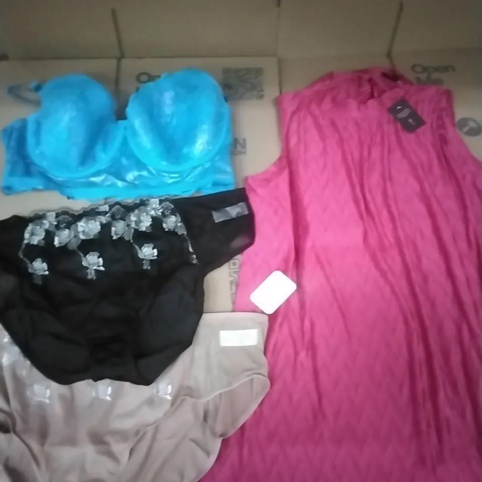 PALLET OF BRAND NEW WOMENS QUALITY DESIGNER CLOTHES APPROXIMATELY 115 TO INCLUDE;BRAS, UNDERWEAR, COATS, TOPS ETC