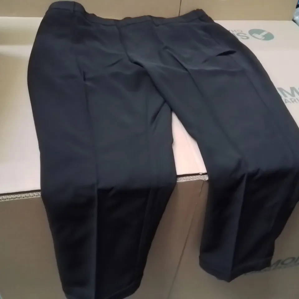 BOXED BRAND NEW APPROXIMATELY 22 JD WILLIAMS TAPERED TROUSERS BLACK SIZE 26L