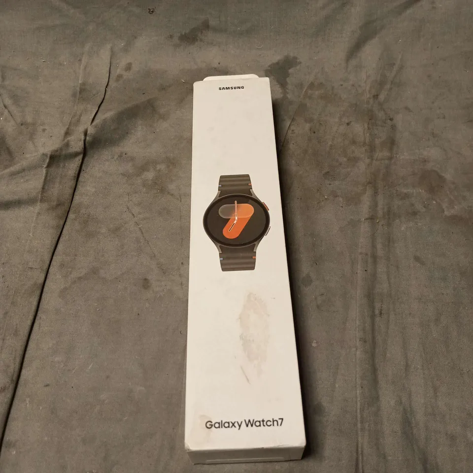 SAMSUNG GALAXY WATCH 7 IN BOX