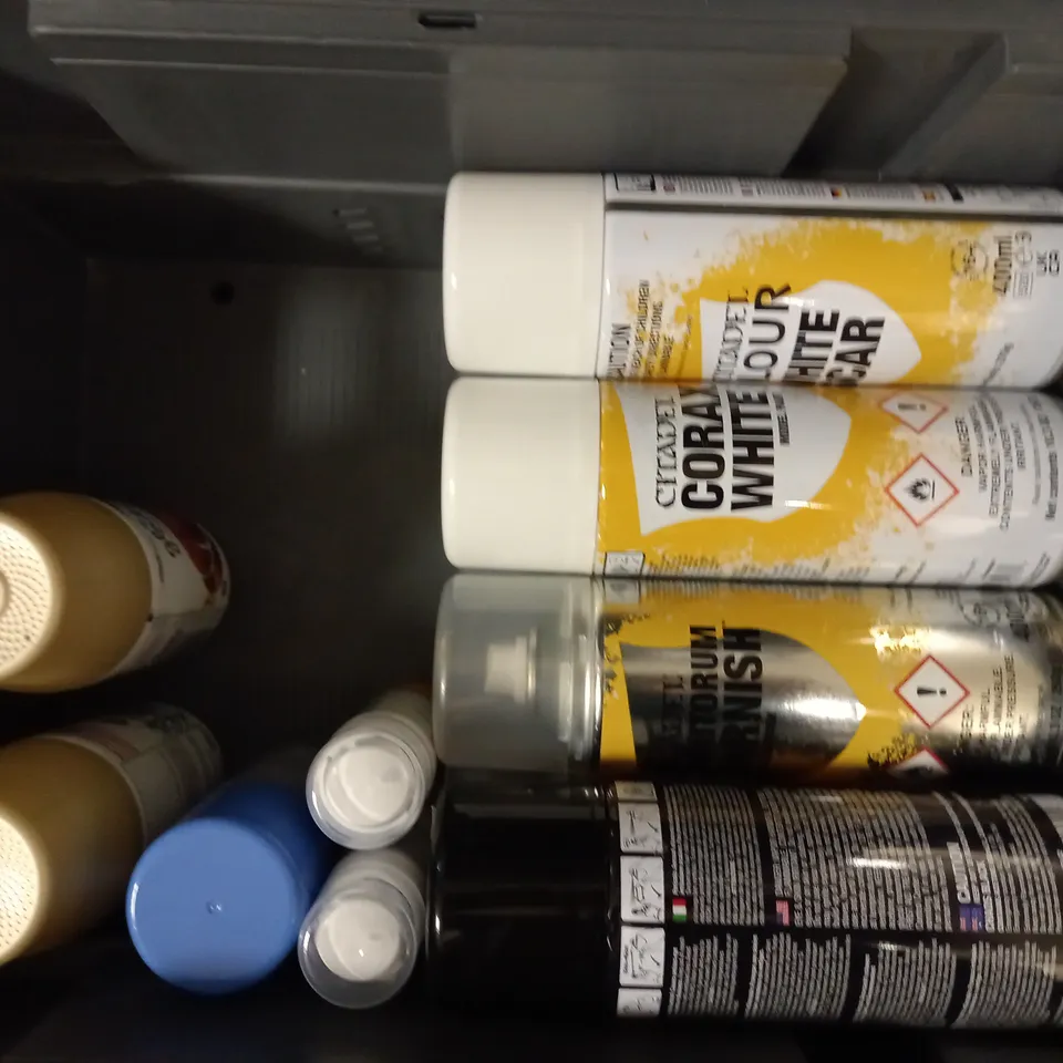 BOX OF APPROX 15 ASSORTED AEROSOLS INCLUDING LYNX AFRICA, LOREAL ELVIVE DREAM LENGTH AND LA ROCHE POSAY ANTHELIOS - COLLECTION ONLY