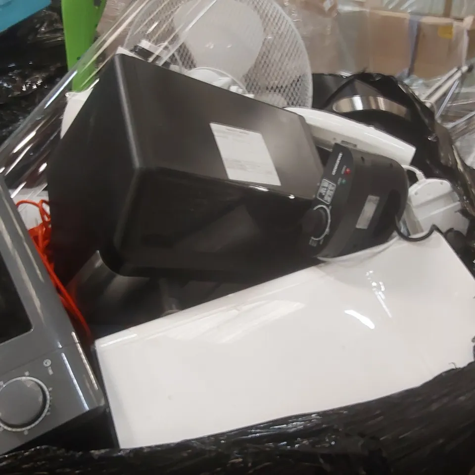 PALLET CONTAINING A VERY LARGE QUANTITY OF ASSORTED ITEMS INCLUDING: FANS, KETTLES, MICROWAVE, AIRFRYER ECT