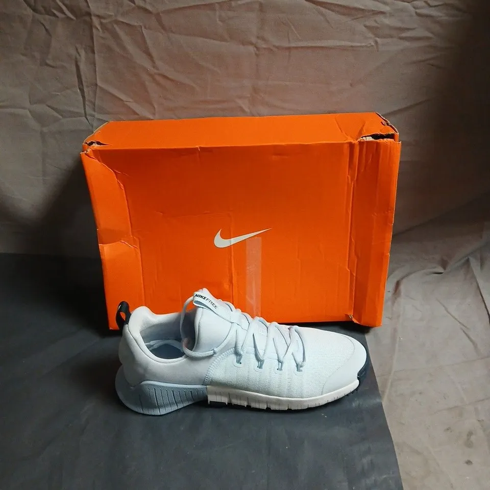 NIKE RUNNING SHOES – WHITE/LIGHT GREY (BOXED) - UK 6.5