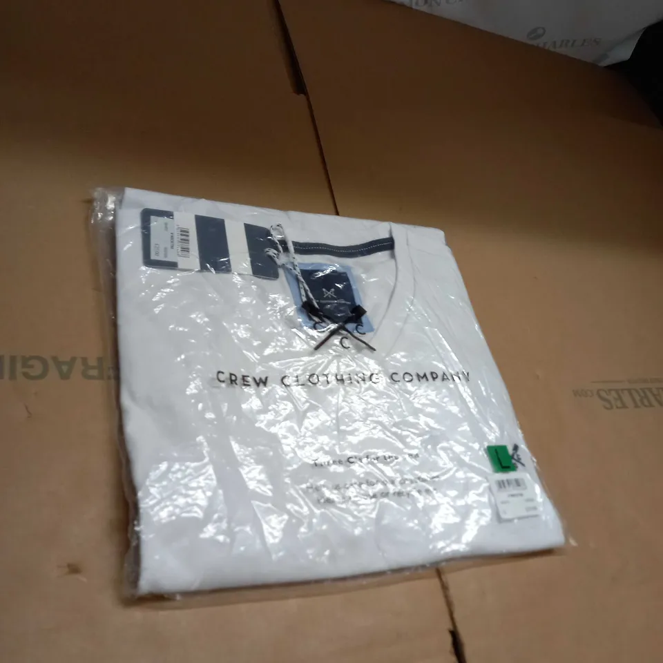 CREW CLOTHING COMPANY V NECK T-SHIRT SIZE L