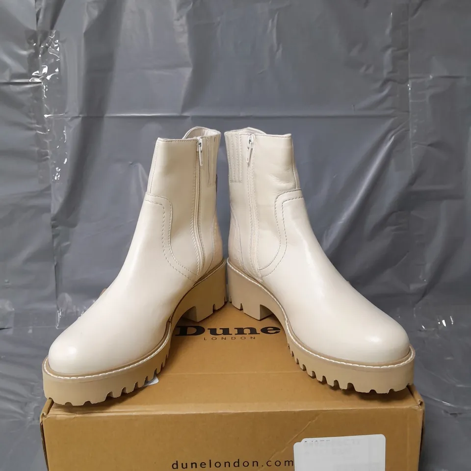 MODA IN PELLE ZIP FASTENING BIKER BOOTS OFF WHITE SIZE 6