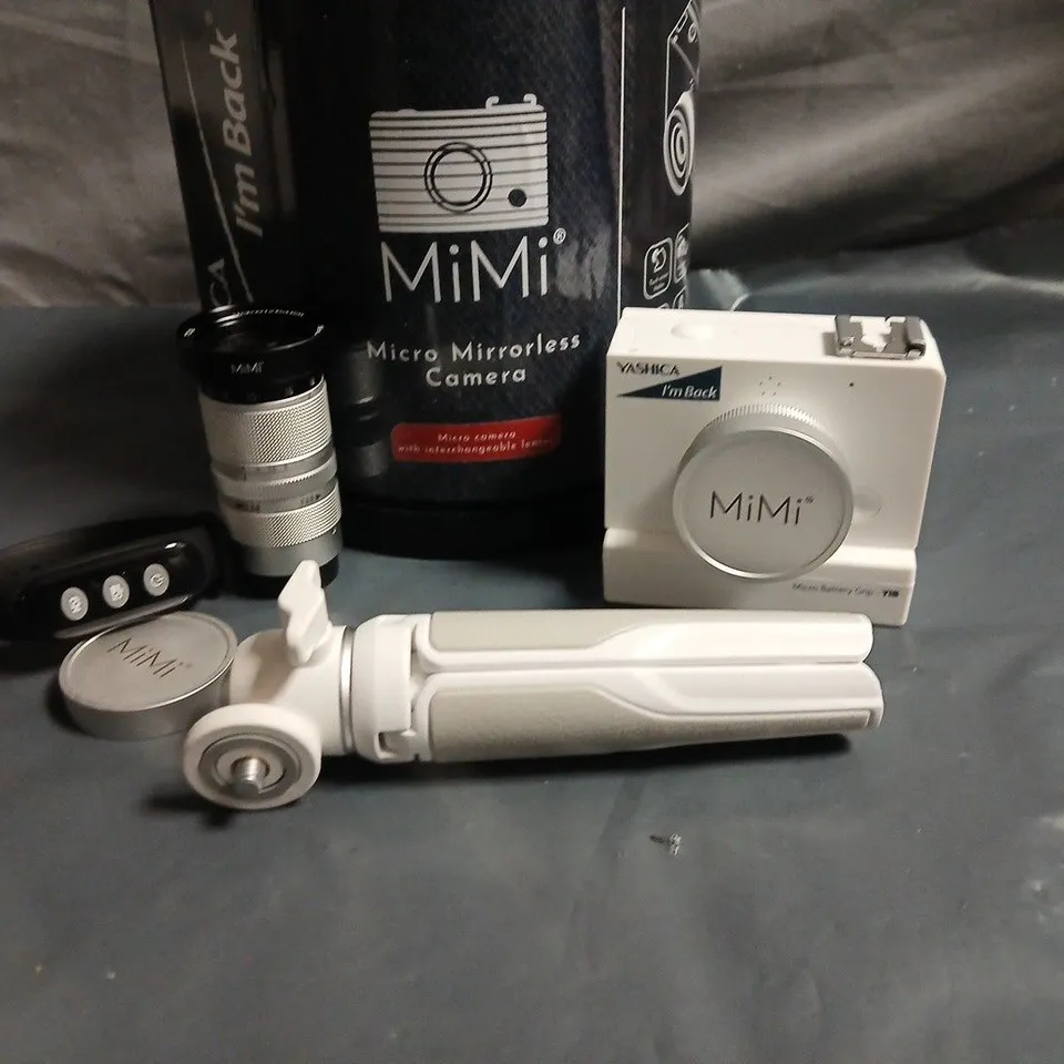 YASHICA MIMI MICRO MIRRORLESS CAMERA – WHITE WITH 3.9MM LENS AND BATTERY GRIP