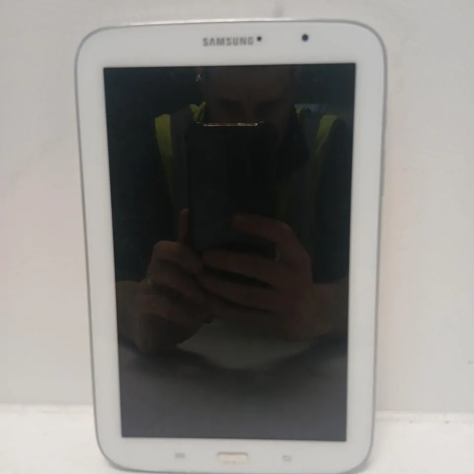 SAMSUNG TABLET 7" (WHITE) – FRONT HOME BUTTONS, BACK CAMERA 