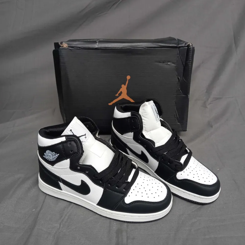 BOXED PAIR OF AIR JORDAN 1 HIGH BLACK/WHITE SIZE UK 5.5