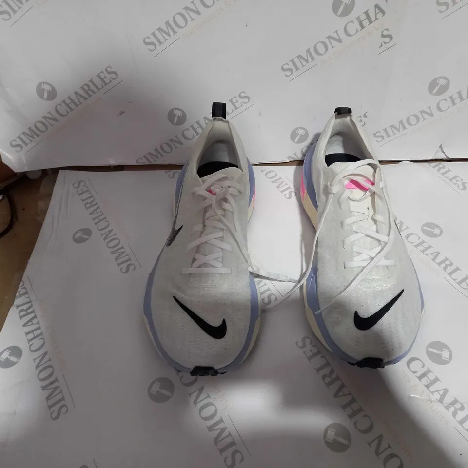 UNBOXED PAIR OF NIKE ZOOMX UK 9 WHITE/BLUE/PINK 