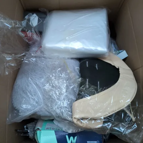 APPROXIMATELY 20 ASSORTED HOUSEHOLD PRODUCTS TO INCLUDE BEDDING , DOG BEDS , ETC 