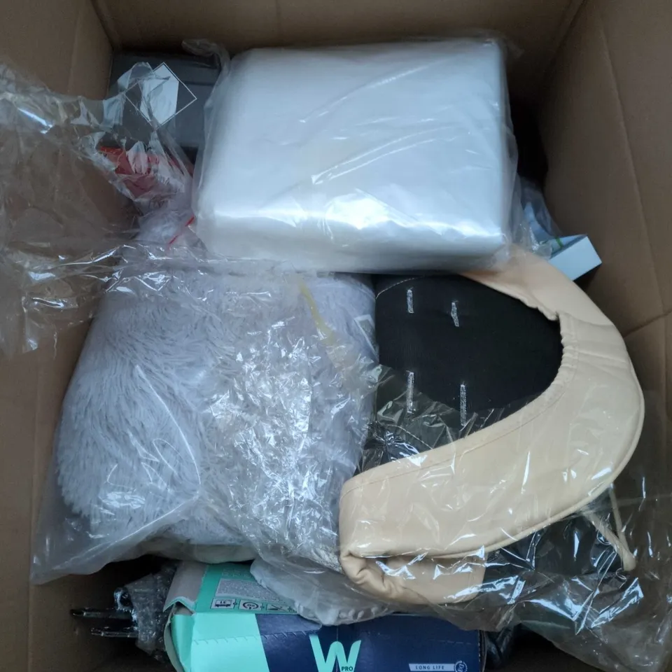 APPROXIMATELY 20 ASSORTED HOUSEHOLD PRODUCTS TO INCLUDE BEDDING , DOG BEDS , ETC 