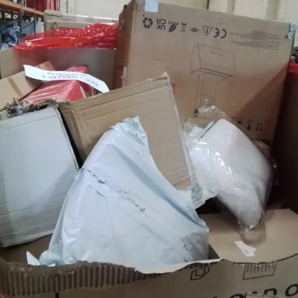 PALLET OF ASSORTED HOUSEHOLD GOODS AND PRODUCTS TO INCLUDE;TOASTER,TOILET SEAT,PLAYMAT