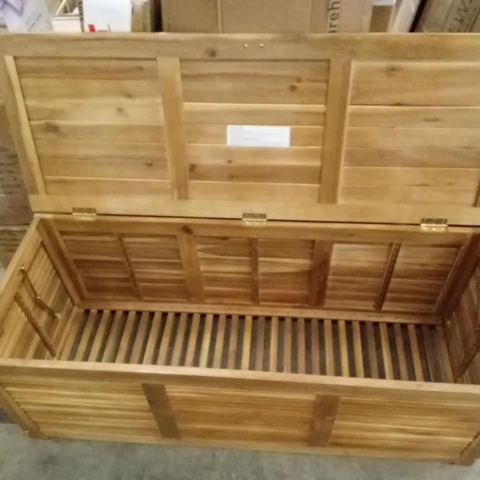 WOODEN BENCH STORAGE CHEST