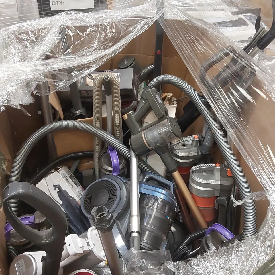 PALLET CONTAINING A LARGE ASSORTMENT OF UNCHECKED VACUUM CLEANERS ECT