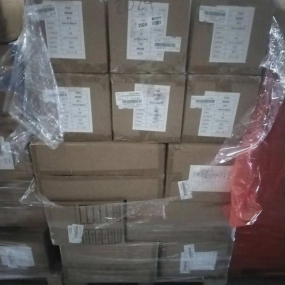 PALLET TO CONTAIN APPROXIMATELY BRAND NEW DESIGNER SHOES WHICH INCLUDE JD WILLIAMS BOOTS VARIOUS STYLES ETC