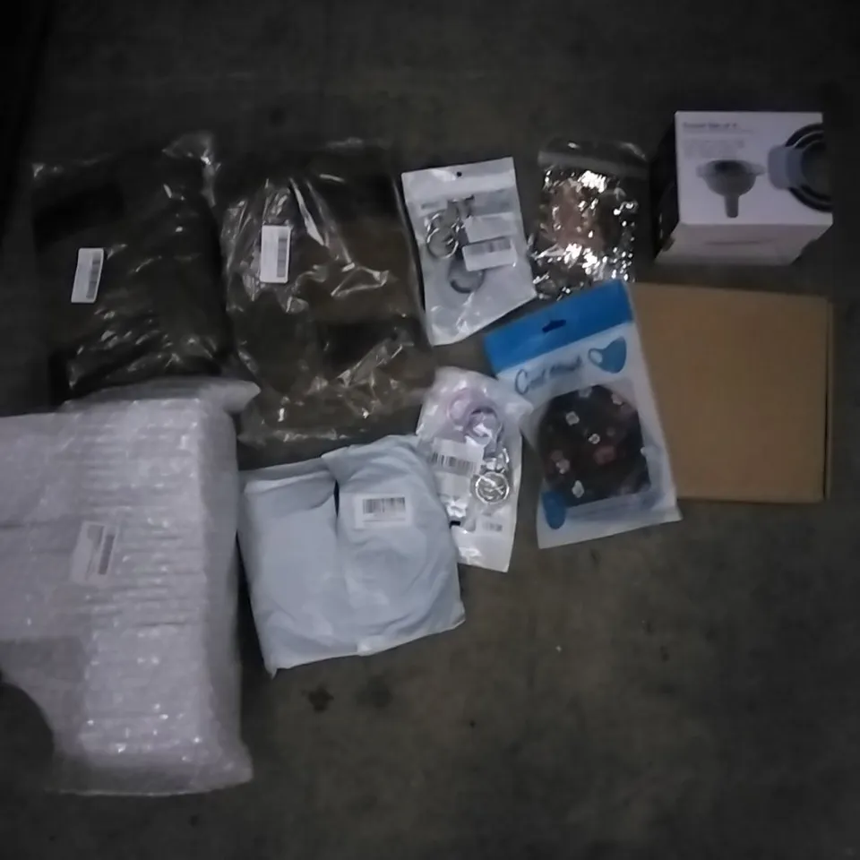 PALLET OF ASSORTED ITEMS INCLUDING FUNNEL SET, COOL MASK, GIRLYFUELS BIO-CULTURES COMPLEX, PHONE CASES, WATERPROOF SKI GLOVES, MARVELLOUS MIXED BOMBES