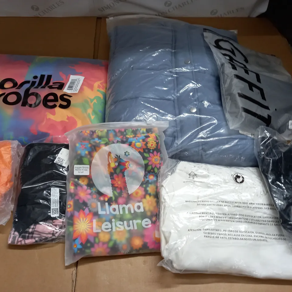 LARGE QUANTITY OF ASSORTED BAGGED CLOTHING ITEMS 