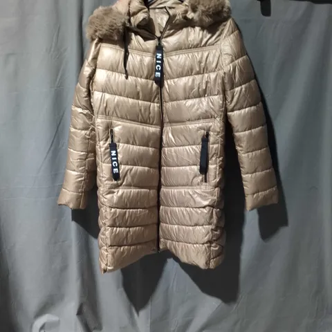 APPROXIMATLY 25 ITEMS INCLUDING TOPS COATS PANTS ECT