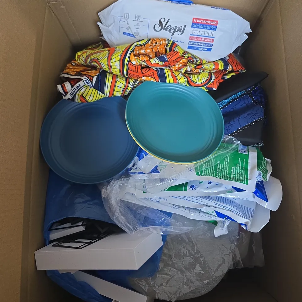 BOX OF APPROXIMATELY 15 ASSORTED HOUSEHOLD ITEMS TO INCLUDE PLASTIC PLATES , NOTE BOOKS AND WIPES