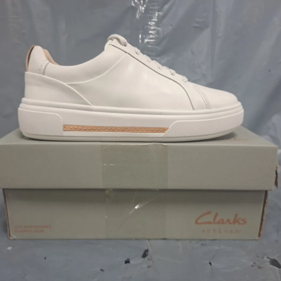 BOXED PAIR OF CLARKS ARTISAN SHOES IN WHITE SIZE UK 5