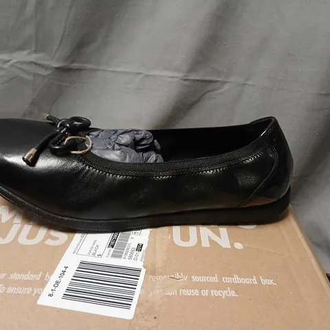 BLACK LEATHER BALLET FLAT – UK 9 (EU 42) WOMEN'S FOOTWEAR