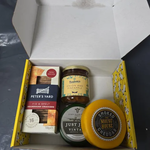 THE MOUSE HOUSE CHEESE COMPANY GIFT BOX – CHEDDAR & ACCOMPANIMENTS