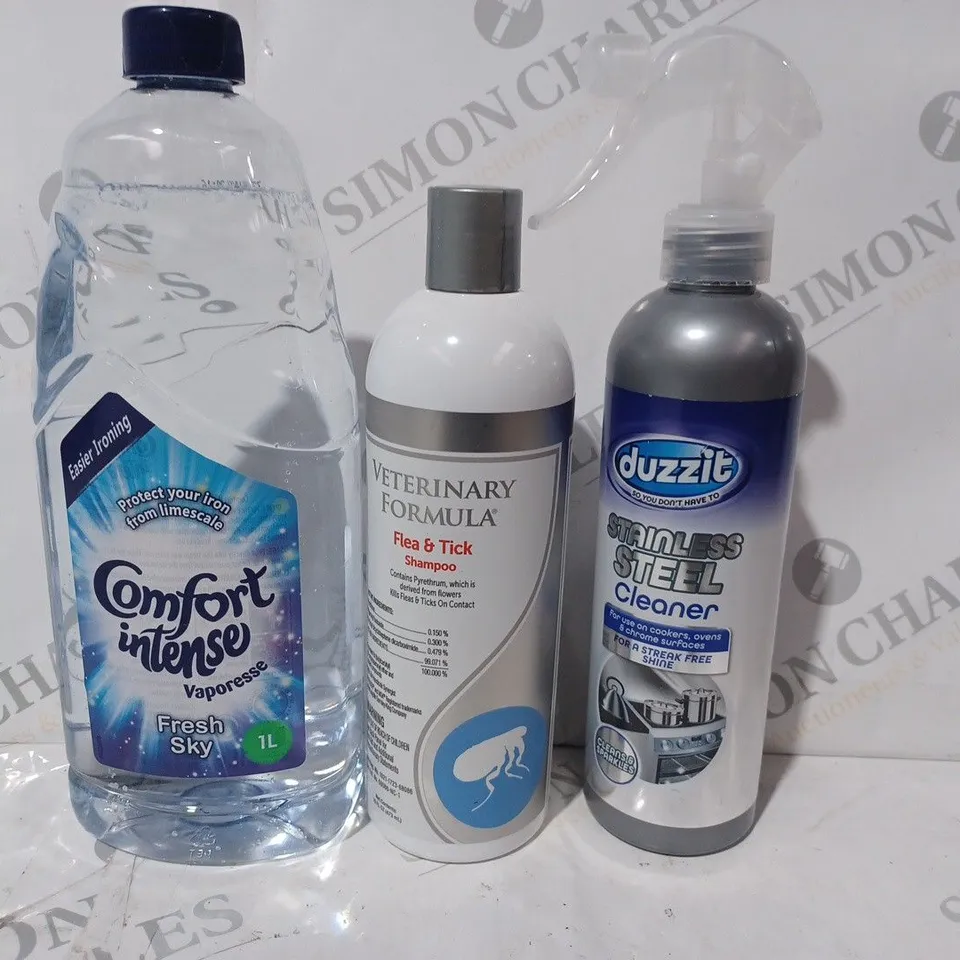 APPROXIMATELY 15 ASSORTED HOUSEHOLD ITEMS TO INCLUDE COMFORT INTENSE, FLEA & TICK SHAMPOO, DUZZIT STAINLESS STEEL CLEANER, ETC